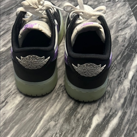 Nike Kids Sneakers Black White Purple - Picture 5 of 6